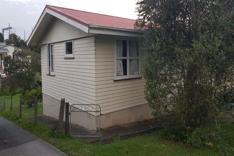 Photo of property in 40 Tahi Terrace, Glen Eden, Auckland, 0602