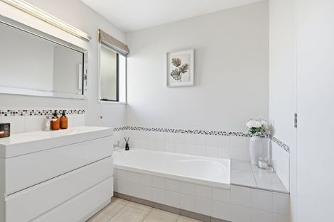 Photo of property in 3/118a Sawyers Arms Road, Northcote, Christchurch, 8052