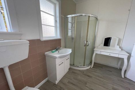 Photo of property in 17 Lavelle Road, Henderson, Auckland, 0612