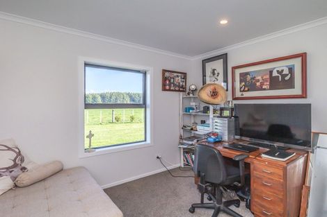 Photo of property in 128 Cummerfield Road, Foxton, 4891