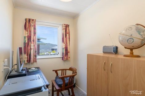 Photo of property in 6 Ardal Grove, Tirohanga, Lower Hutt, 5010