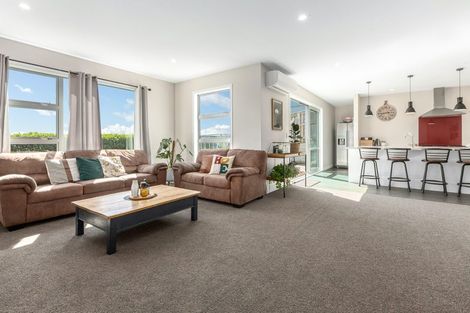 Photo of property in 87 Endeavour Drive, Whitby, Porirua, 5024