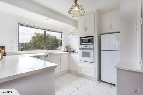 Photo of property in 19 Dowling Place, Pakuranga, Auckland, 2010