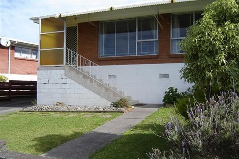 Photo of property in 2/33 Butterworth Drive, Glendene, Auckland, 0602