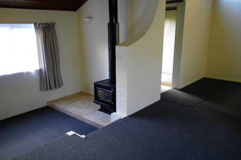 Photo of property in 2/21 Howard Road, Northcote, Auckland, 0627