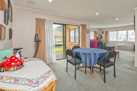 Photo of property in 52 Montilla Place, Manurewa, Auckland, 2102