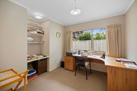 Photo of property in 3c Larsen Place, Merrilands, New Plymouth, 4312