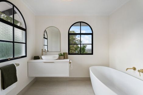 Photo of property in 35 Tawini Road, Titirangi, Auckland, 0604