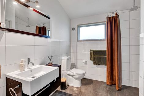 Photo of property in 12 Leatham Avenue, Strandon, New Plymouth, 4312