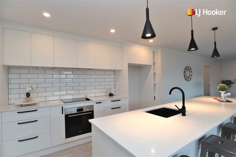 Photo of property in 5 North Foreland Street, Waihola, Milton, 9073