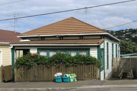 Photo of property in 7 Herald Terrace, Berhampore, Wellington, 6023