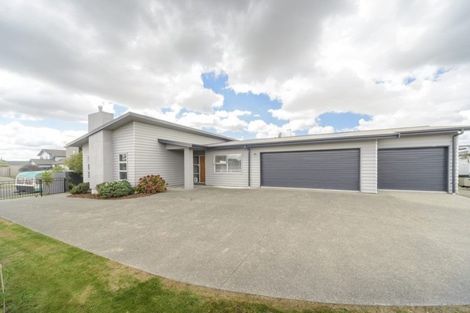 Photo of property in 20 Rosalie Terrace, Kelvin Grove, Palmerston North, 4414