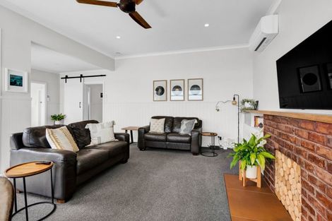 Photo of property in 7 Lemont Place, Westown, New Plymouth, 4310