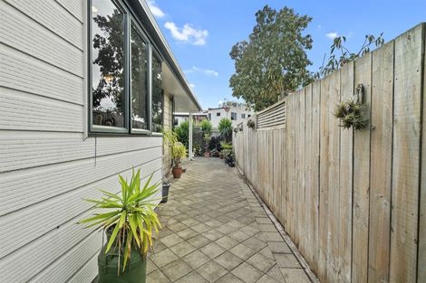 Photo of property in 529c Devonport Road, Tauranga South, Tauranga, 3112