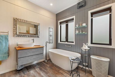 Photo of property in 100 Cole Street, Dannevirke, 4930