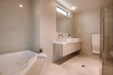 Photo of property in 2/35 Victoria Road, Mount Maunganui, 3116