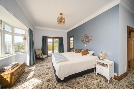 Photo of property in 32 Johnstone Drive, Fitzherbert, Palmerston North, 4410