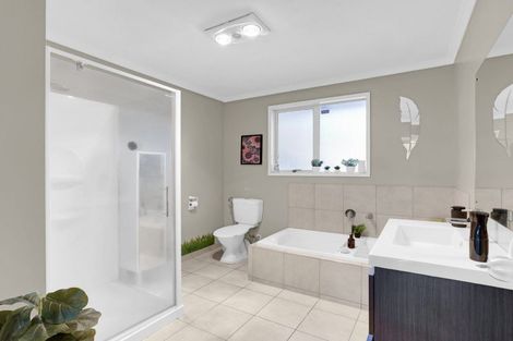 Photo of property in 6 Raddington Way, Huntington, Hamilton, 3210