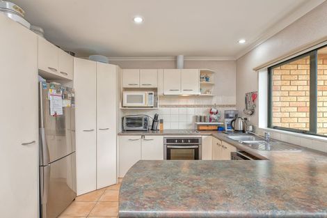 Photo of property in 52 Montilla Place, Manurewa, Auckland, 2102