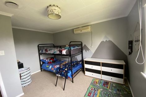 Photo of property in 5 Kitchener Street, Eltham, 4322