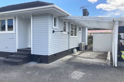 Photo of property in 2/18 Ocean View Road, Northcote, Auckland, 0627