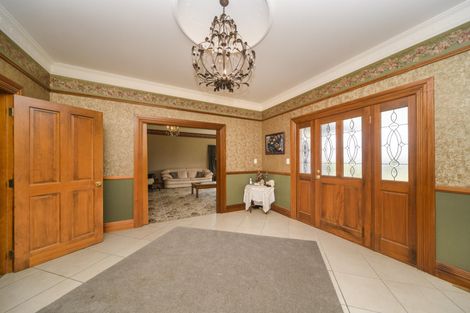 Photo of property in 32 Johnstone Drive, Fitzherbert, Palmerston North, 4410