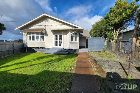 Photo of property in 1/194 Waimumu Road, Massey, Auckland, 0614