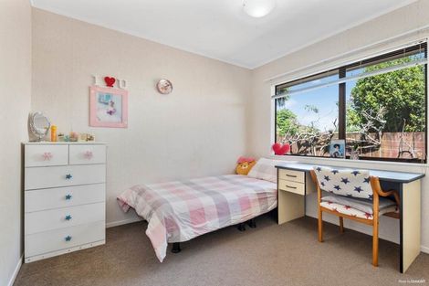 Photo of property in 16 Mako Street, West Harbour, Auckland, 0618