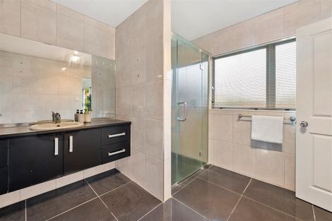 Photo of property in 16 Capricorn Place, Kawaha Point, Rotorua, 3010