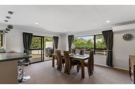 Photo of property in 3 Voltaire Court, Botany Downs, Auckland, 2010