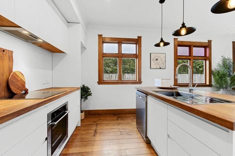 Photo of property in 11 Woodleigh Street, Frankleigh Park, New Plymouth, 4310