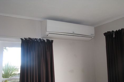 Photo of property in 17c Arran Road, Browns Bay, Auckland, 0630