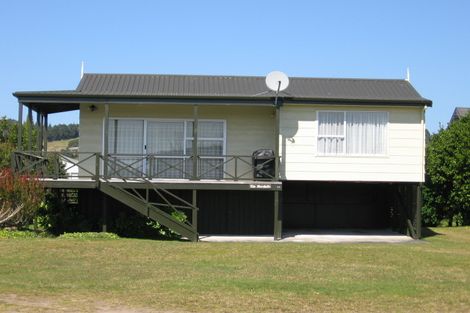 Photo of property in 96 Captain Cook Road, Cooks Beach, Whitianga, 3591