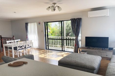 Photo of property in 33 Lagoon Way, West Harbour, Auckland, 0618