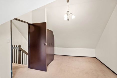 Photo of property in 2/4 Gleneagles Terrace, Ilam, Christchurch, 8053