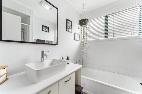 Photo of property in 3 Delshaw Avenue, Stanmore Bay, Whangaparaoa, 0932