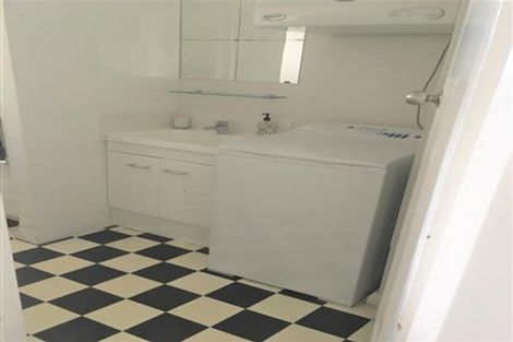 Photo of property in Devonport Apartments, 28/127 Saint Aubyn Street, New Plymouth, 4310