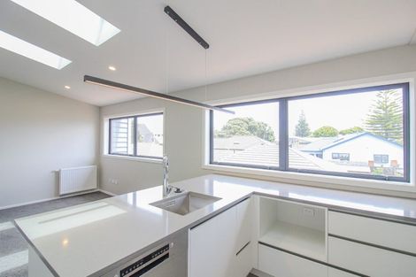 Photo of property in 4/7 Grays Road, Plimmerton, Porirua, 5026