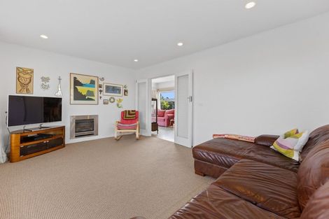 Photo of property in 8 Blenheim Place, Vogeltown, New Plymouth, 4310