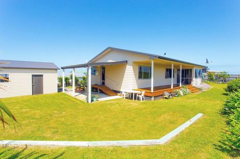 Photo of property in 34 Okiwa Terrace, Waiinu Beach, Whanganui, 4588