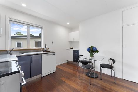 Photo of property in 33 Weymouth Street, New Plymouth, 4310