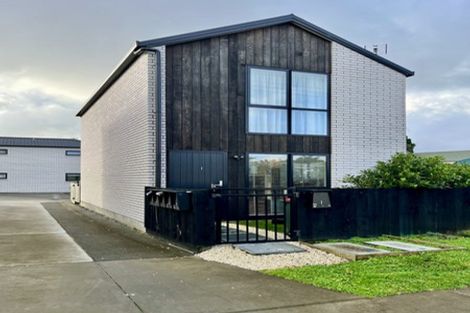 Photo of property in 1/12 Enderby Drive, Te Atatu Peninsula, Auckland, 0610