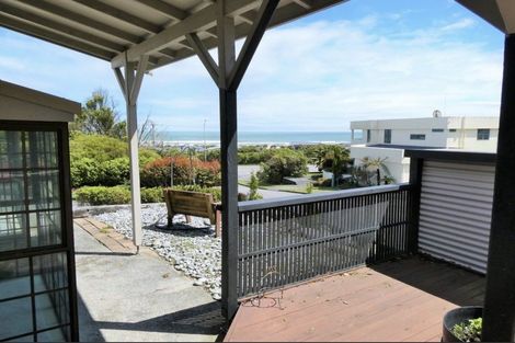 Photo of property in 2 Stanton Crescent, Karoro, Greymouth, 7805