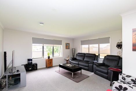 Photo of property in 18 Costello Drive, Ngatea, 3503