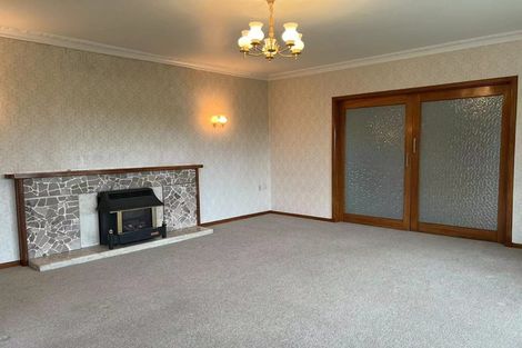 Photo of property in 83 Pupuke Road, Northcote, Auckland, 0627