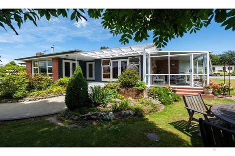 Photo of property in 76 Rhodes Street, Waimate, 7924