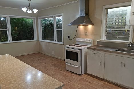 Photo of property in 88 Newlands Road, Newlands, Wellington, 6037