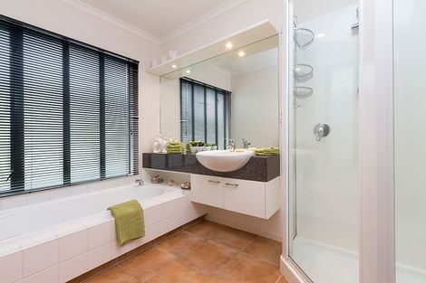 Photo of property in 20 Moyrus Crescent, East Tamaki Heights, Auckland, 2016