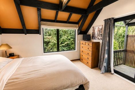 Photo of property in 2a Pitoitoi Road, Days Bay, Lower Hutt, 5013