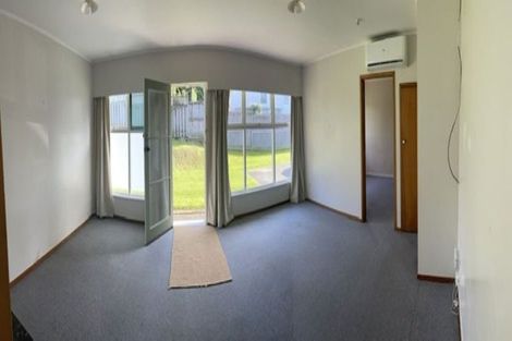 Photo of property in 2/7 Luplau Crescent, Cockle Bay, Auckland, 2014